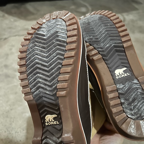 Women's Tan Winter Boots with Faux Fur Lining - Picture 3 of 4